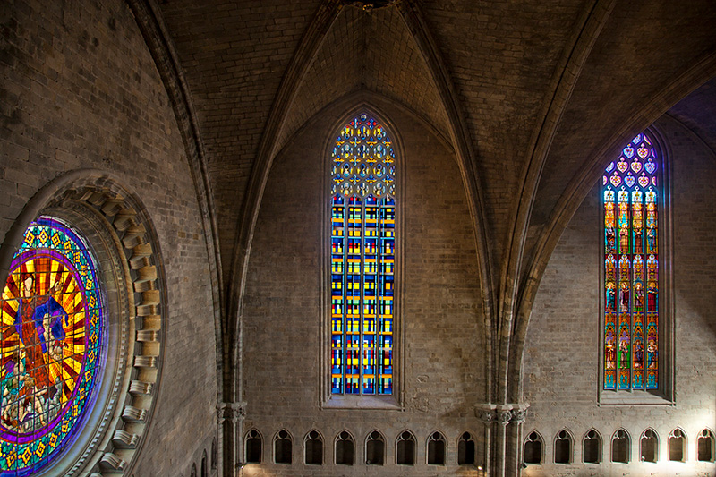Obertura del nou vitrall N-IV de la Catedral de Girona