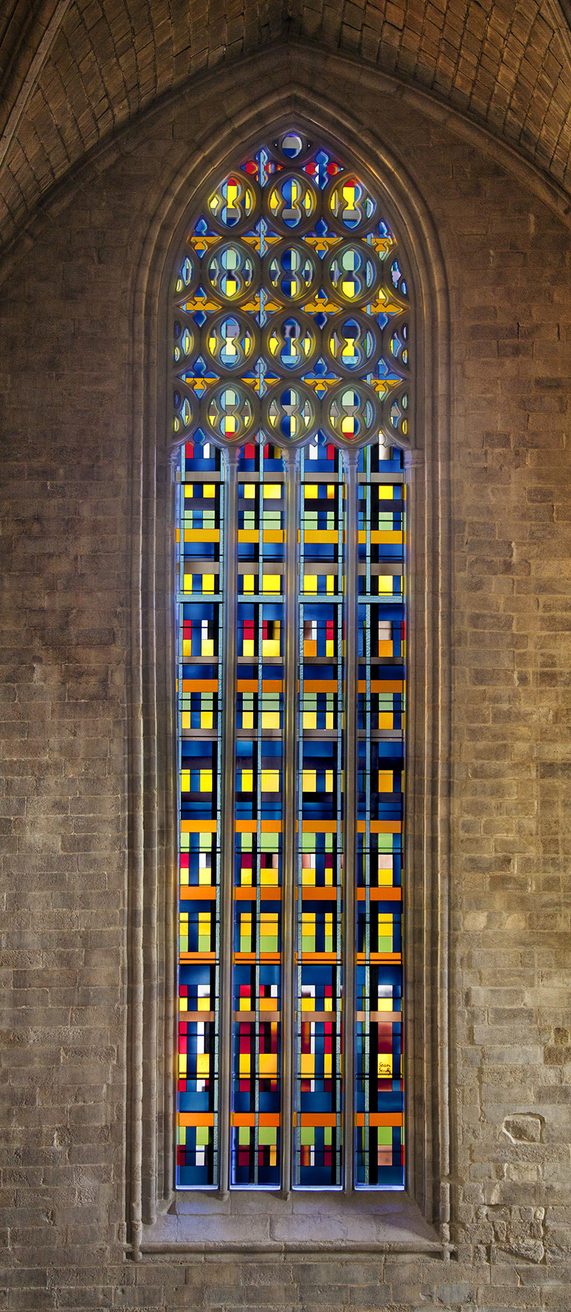 Obertura del nou vitrall N-IV de la Catedral de Girona