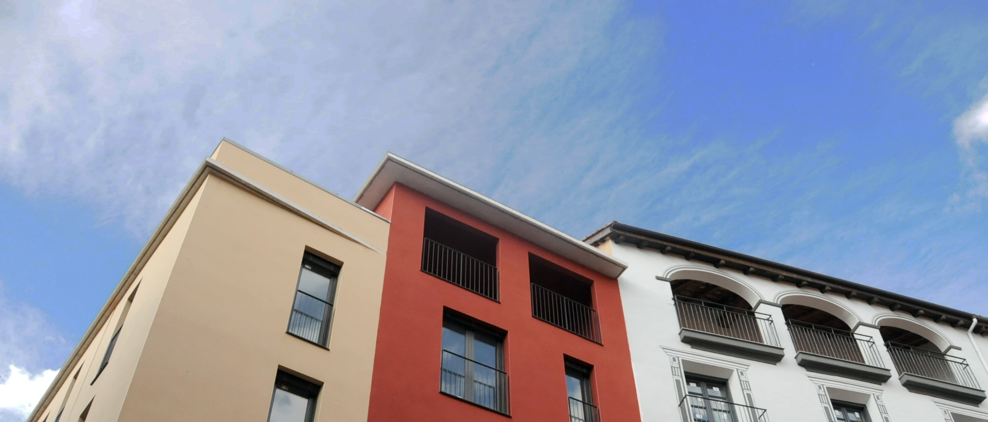 10 habitatges protegits i un local